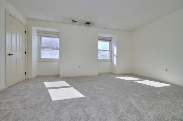 9 Circuit Ln 9, Watertown, MA 02472