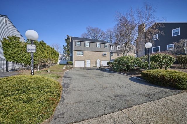 9 Circuit Ln 9, Watertown, MA 02472