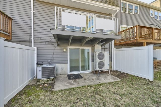 9 Circuit Ln 9, Watertown, MA 02472