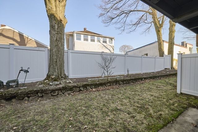 9 Circuit Ln 9, Watertown, MA 02472