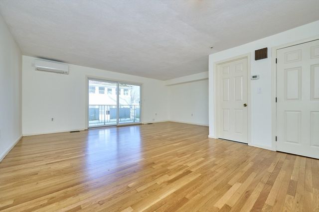 9 Circuit Ln 9, Watertown, MA 02472