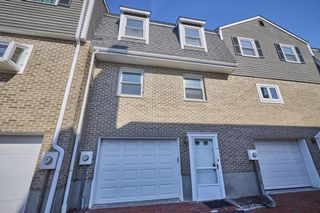 9 Circuit Ln 9, Watertown, MA 02472