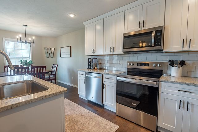 2031 South Pebble Ridge Road, Springfield, MO 65807