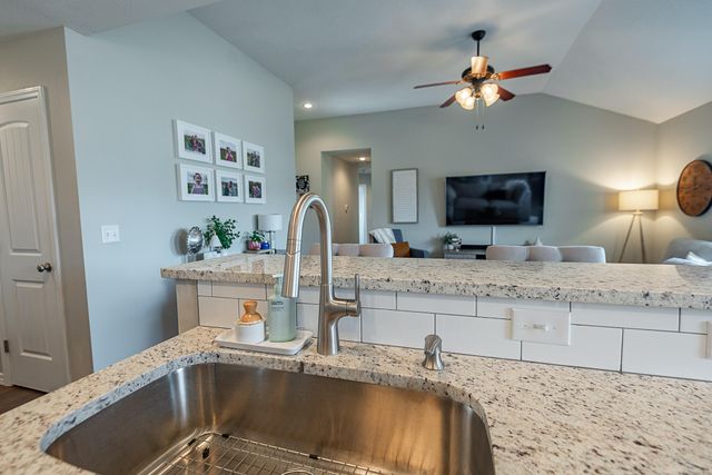 2031 South Pebble Ridge Road, Springfield, MO 65807