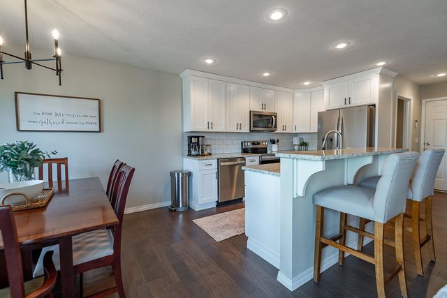 2031 South Pebble Ridge Road, Springfield, MO 65807