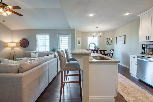 2031 South Pebble Ridge Road, Springfield, MO 65807