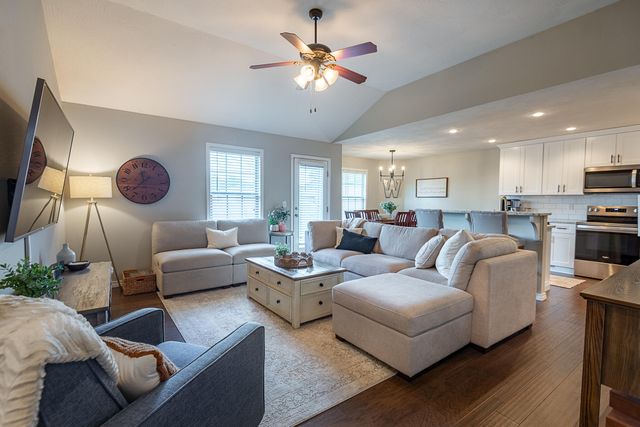 2031 South Pebble Ridge Road, Springfield, MO 65807