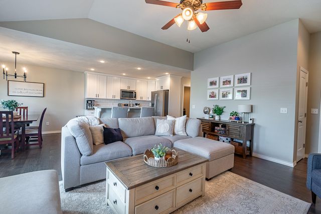 2031 South Pebble Ridge Road, Springfield, MO 65807