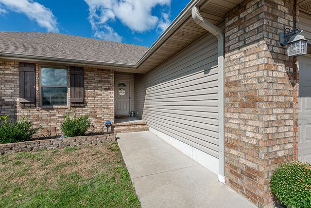2031 South Pebble Ridge Road, Springfield, MO 65807