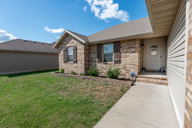 2031 South Pebble Ridge Road, Springfield, MO 65807