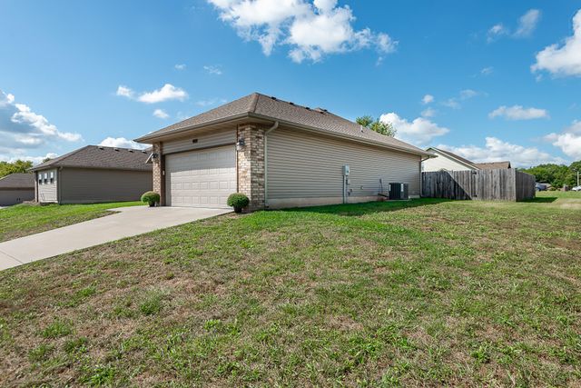 2031 South Pebble Ridge Road, Springfield, MO 65807