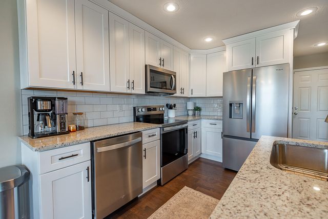 2031 South Pebble Ridge Road, Springfield, MO 65807