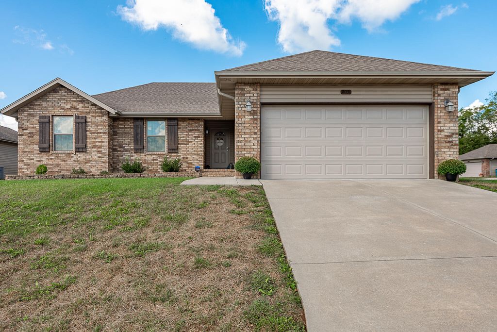 2031 South Pebble Ridge Road, Springfield, MO 65807