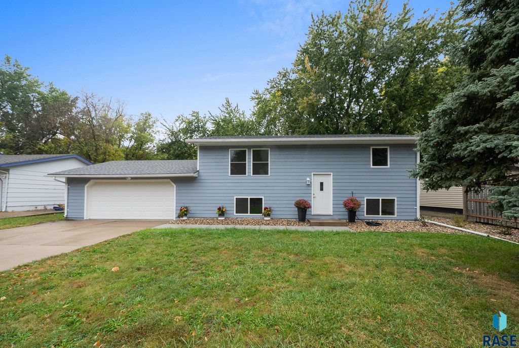 3809 S Holbrook Ave Avenue, Sioux Falls, SD 57106