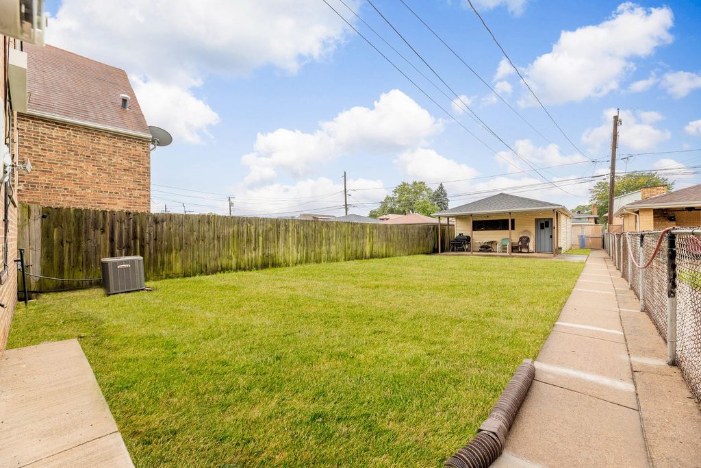 8614 S PRAIRIE Avenue, Chicago, IL 60619 — photo 2