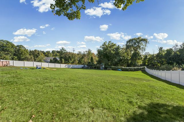 53 Pillsbury Road, Londonderry, NH 03053