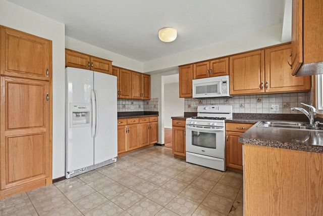 3941 Roslyn Road, Downers Grove, IL 60515