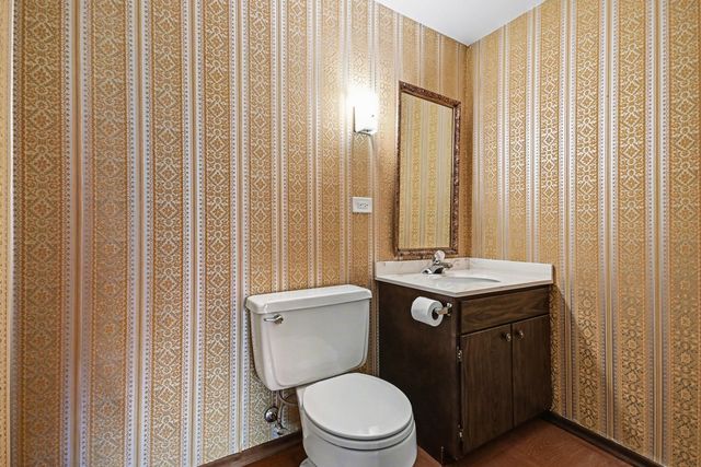 3941 Roslyn Road, Downers Grove, IL 60515