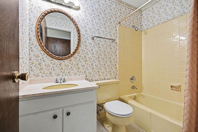 3941 Roslyn Road, Downers Grove, IL 60515