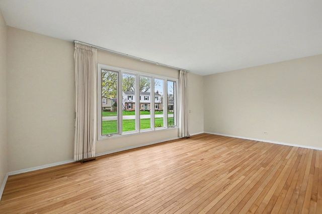 3941 Roslyn Road, Downers Grove, IL 60515