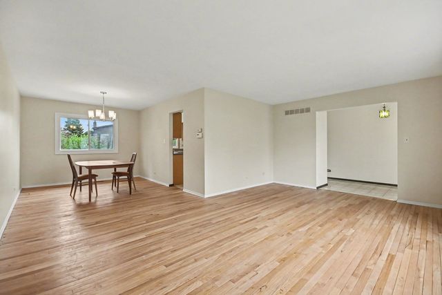 3941 Roslyn Road, Downers Grove, IL 60515