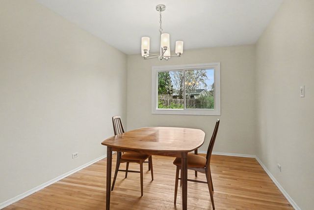 3941 Roslyn Road, Downers Grove, IL 60515