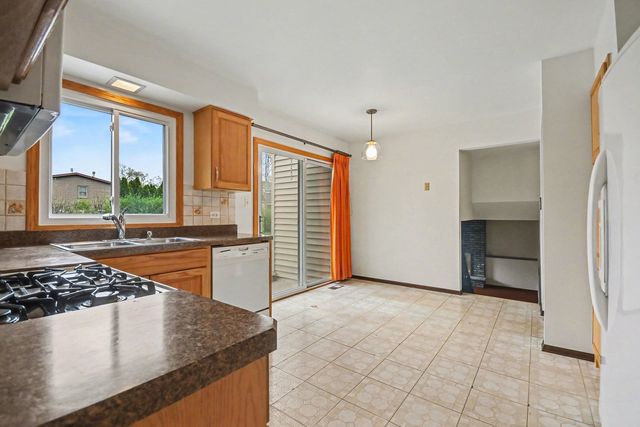 3941 Roslyn Road, Downers Grove, IL 60515