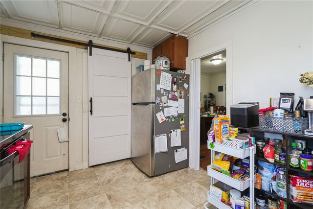 714 E Ave NW, Cedar Rapids, IA 52405