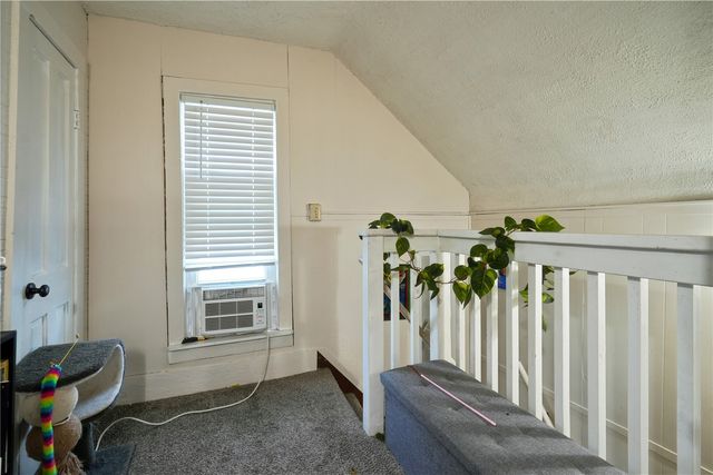 714 E Ave NW, Cedar Rapids, IA 52405