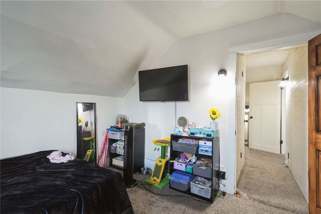 714 E Ave NW, Cedar Rapids, IA 52405