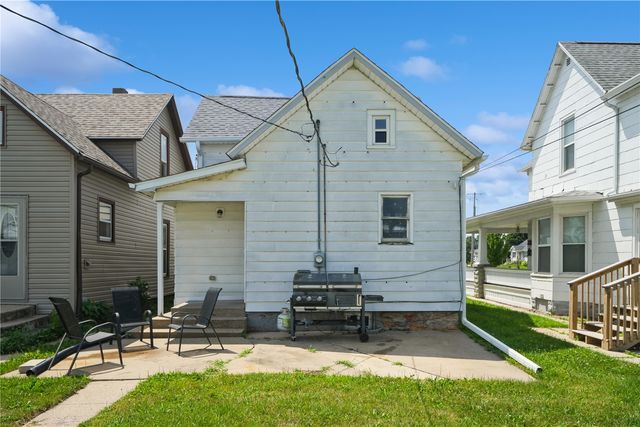 714 E Ave NW, Cedar Rapids, IA 52405