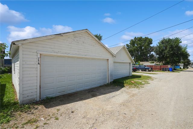 714 E Ave NW, Cedar Rapids, IA 52405