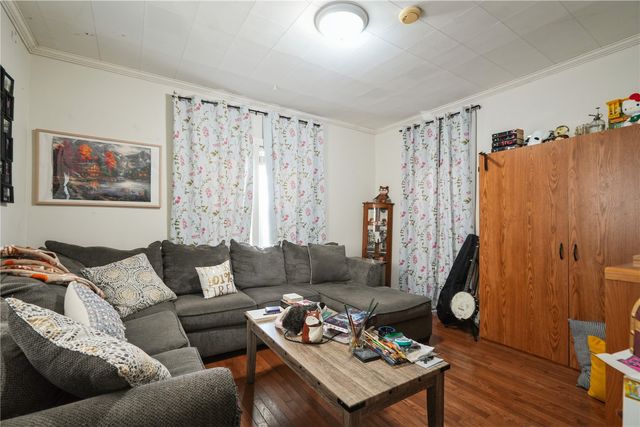 714 E Ave NW, Cedar Rapids, IA 52405