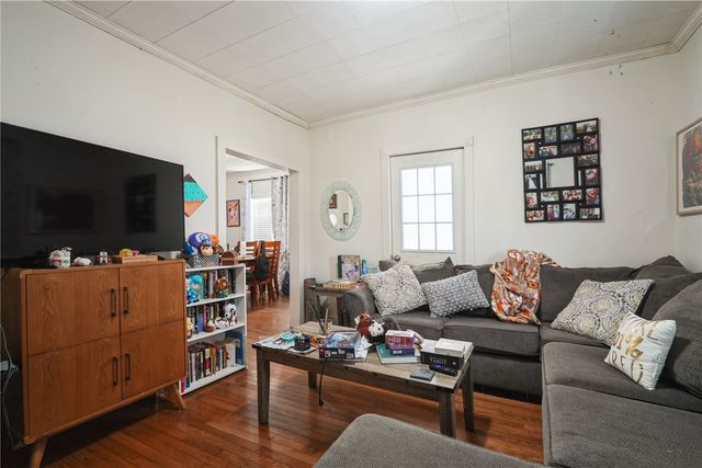 714 E Ave NW, Cedar Rapids, IA 52405