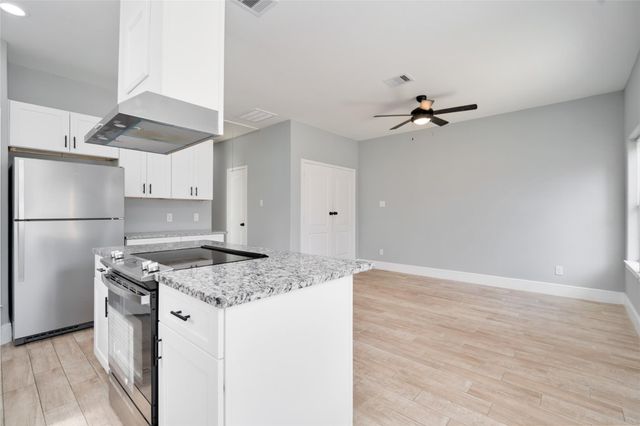 5754 Reed Road B, Houston, TX 77033