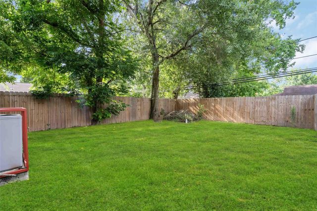 5754 Reed Road B, Houston, TX 77033