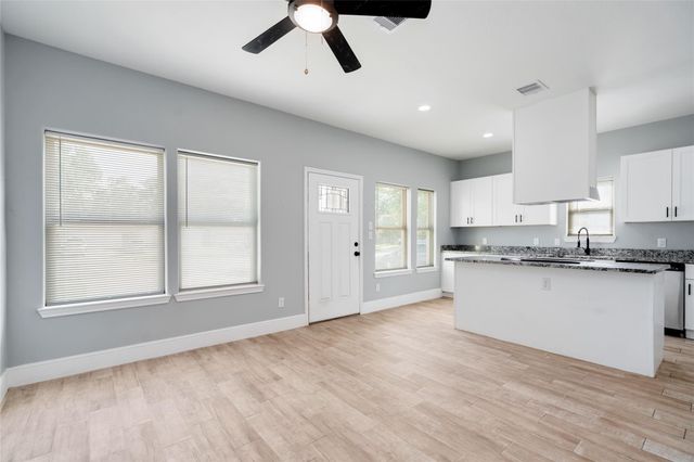 5754 Reed Road B, Houston, TX 77033