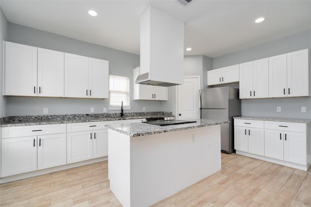 5754 Reed Road B, Houston, TX 77033