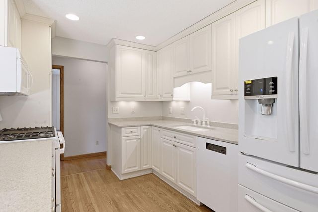 338 Mccarrons Boulevard S, Roseville, MN 55113
