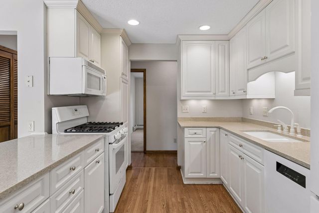 338 Mccarrons Boulevard S, Roseville, MN 55113