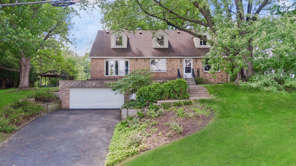 338 Mccarrons Boulevard S, Roseville, MN 55113