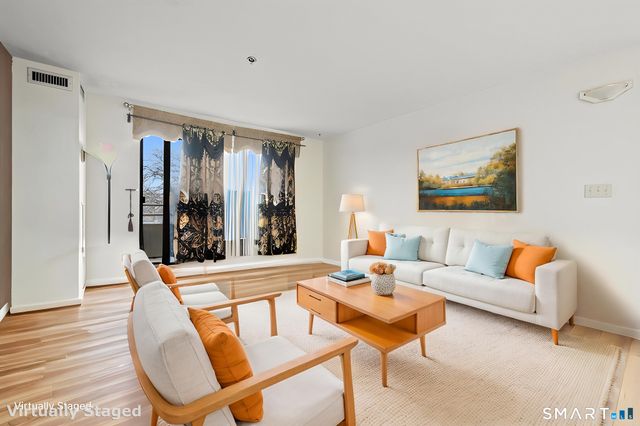 111 Dekoven Drive 202, Middletown, CT 06457