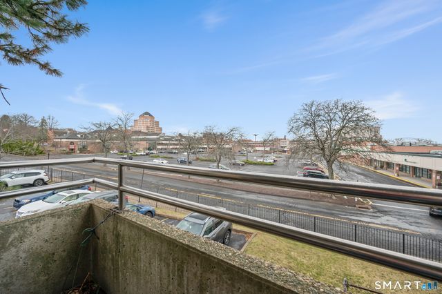 111 Dekoven Drive 202, Middletown, CT 06457