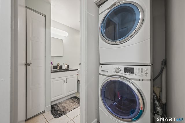 111 Dekoven Drive 202, Middletown, CT 06457