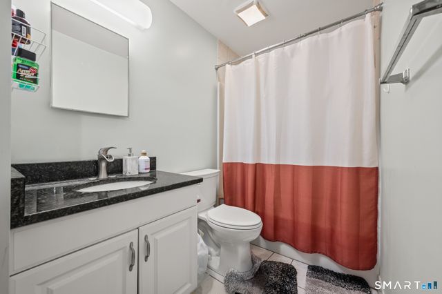 111 Dekoven Drive 202, Middletown, CT 06457