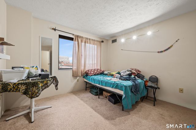 111 Dekoven Drive 202, Middletown, CT 06457