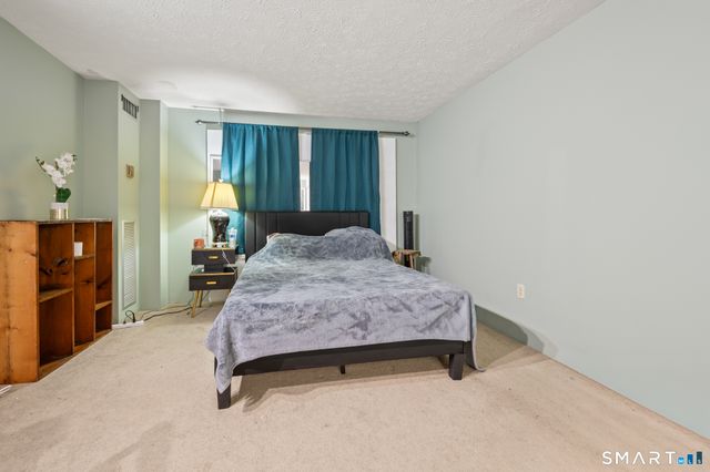 111 Dekoven Drive 202, Middletown, CT 06457