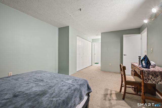 111 Dekoven Drive 202, Middletown, CT 06457