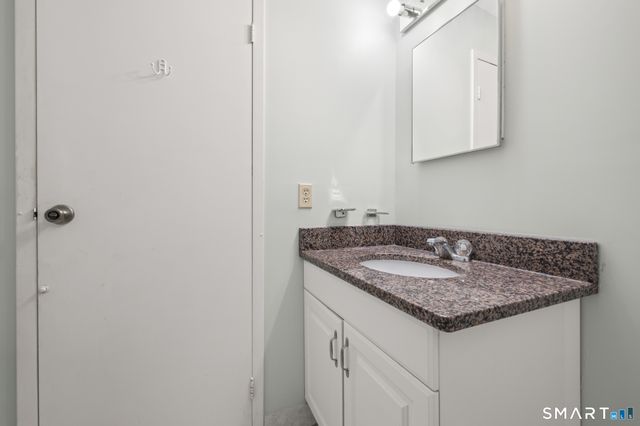 111 Dekoven Drive 202, Middletown, CT 06457