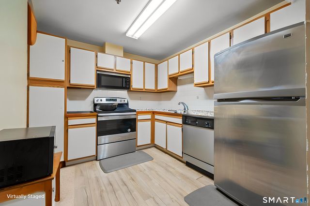 111 Dekoven Drive 202, Middletown, CT 06457